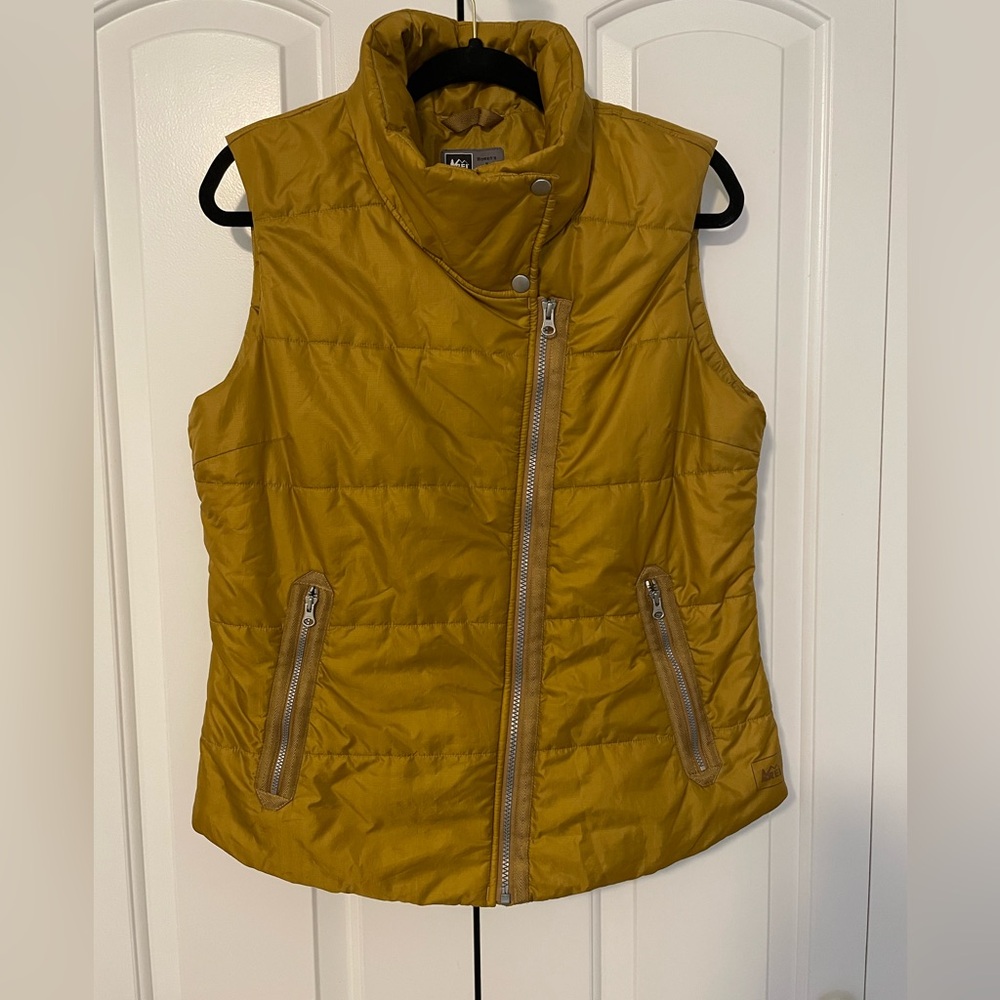 REI Quilted Sleeveless Zipper From Vest with Pockets Size Medium